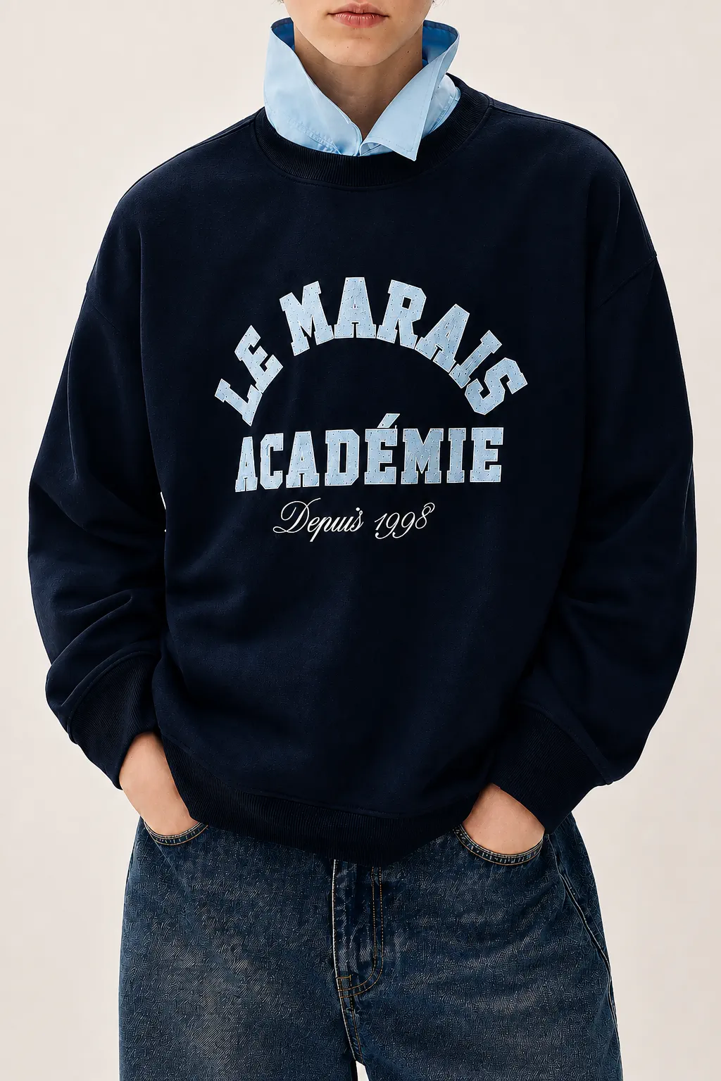 Navyfarbenes College-Sweatshirt mit hellblauem Krageneinsatz