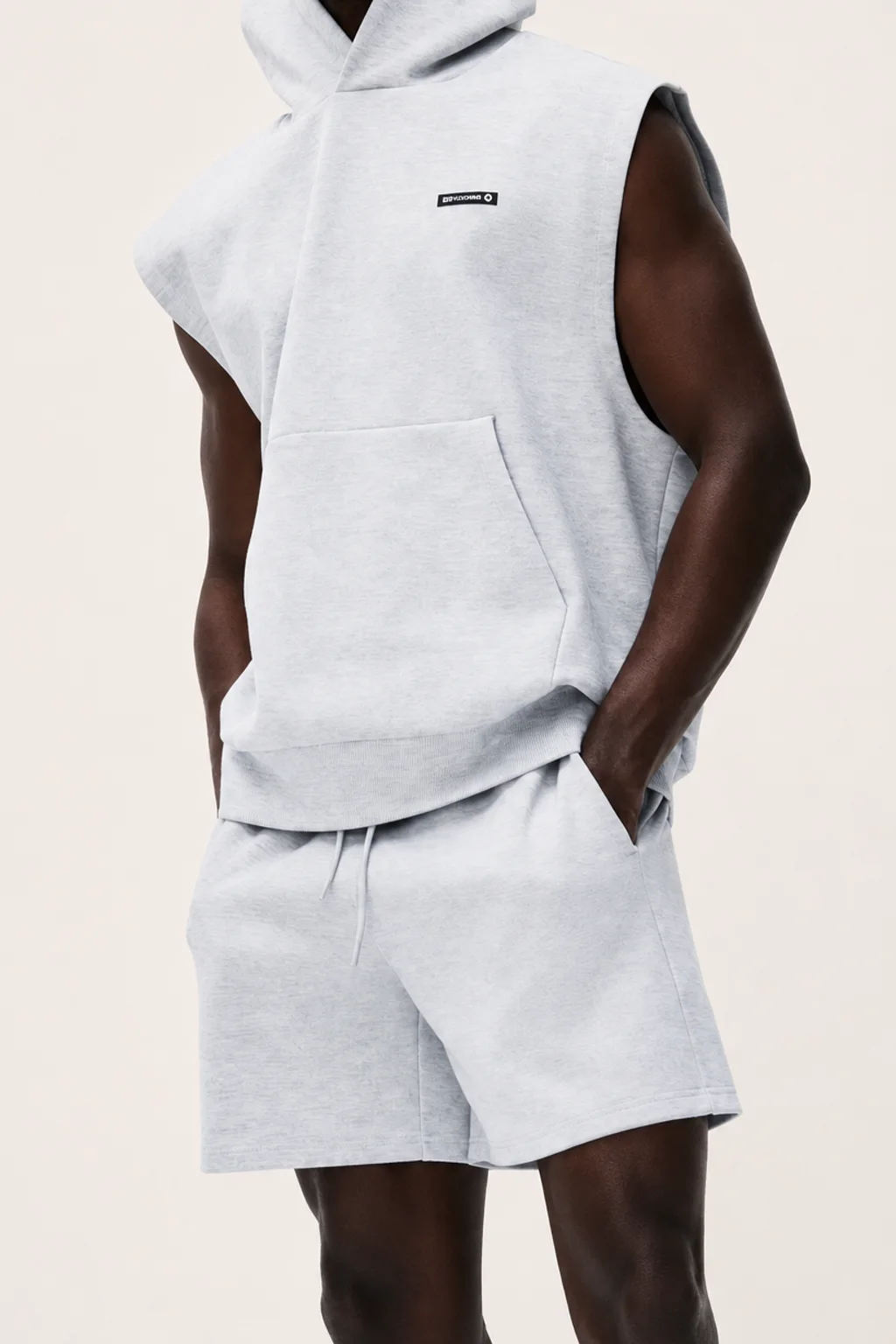 Ärmelloser Pullover-Hoodie im Activewear-Stil mit Kängurutasche