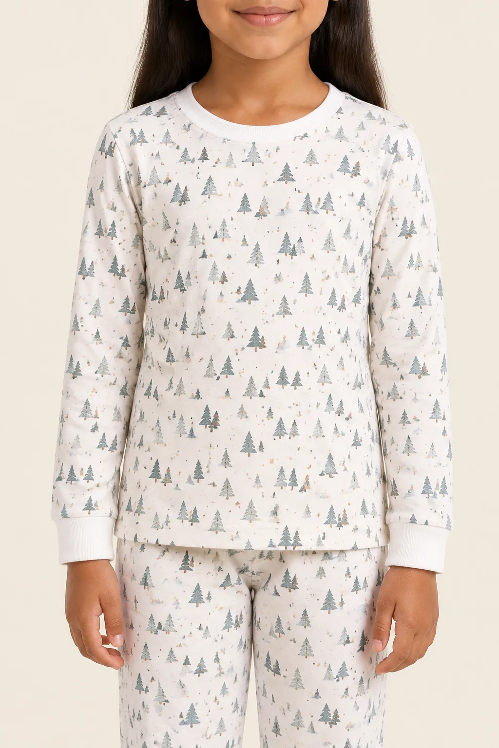 Elfenbeinfarbenes Kinder-Pyjamaset mit Winterbaumdruck